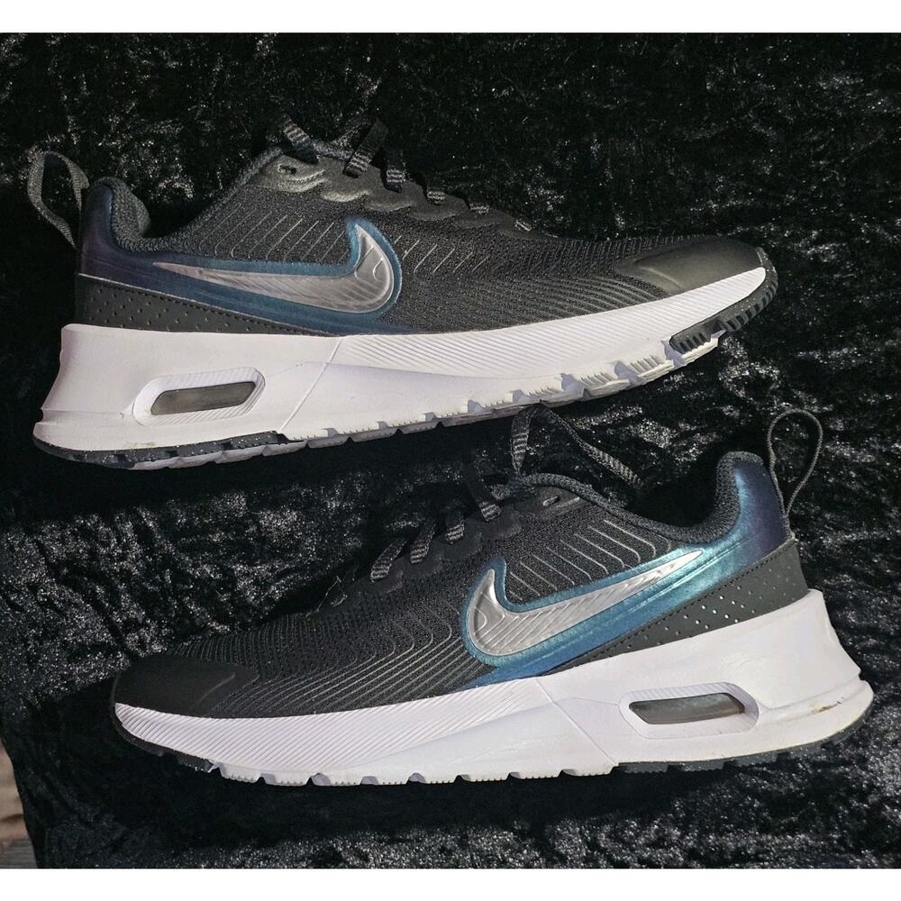 Women's Nike Air Max Nuaxis Size 6.5